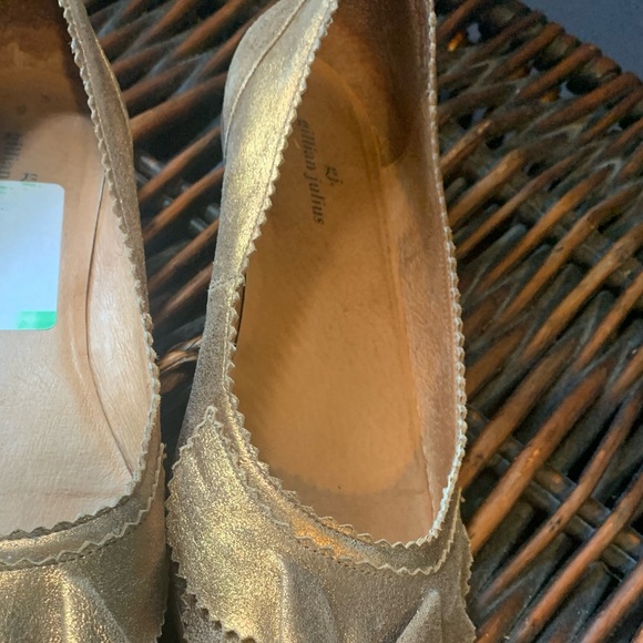 $5 Ladies flat shoes - Picture 2 of 14